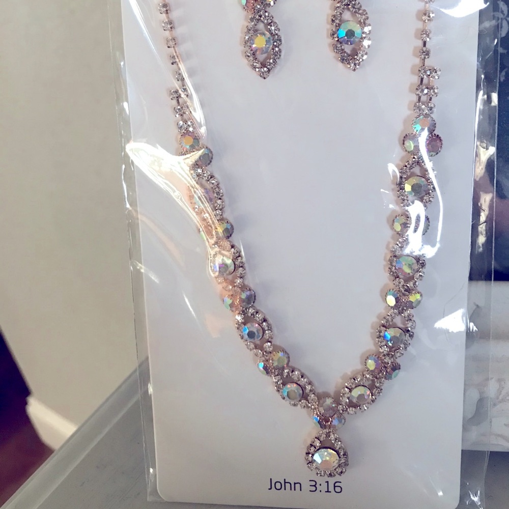 Necklace and earring set new iridescent and rose